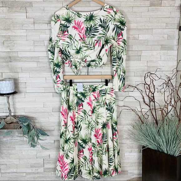 Gal Meets Glam NWT 2-Piece Palm Leaf Wrap Dress - Picture 8 of 15